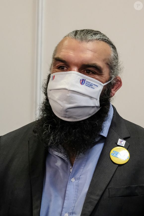 Le rugbyman français Sebastien Chabal portant un masque "Coupe du monde de Rugby 2023" au salon Jeunes d'Avenirs, Paris Event Center, le mardi 15 septembre 2020. © Céline Brégand / Pool / Bestimage
