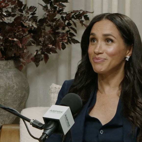 En légende de sa vidéo Instagram, Meghan a écrit : "La saison 2 vous fera réagir comme ça", avec un emoji hilare pour montrer qu'elle n'a pas mal pris la remarque amusée de son invité.

Meghan Markle, duchesse de Sussex, répond aux questions d'Emma Grede dans son émission "Aspire with Emma Grede", le 17 juin 2025 @JLPPA / Bestimage