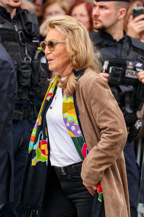 Comme tous les ans, l'interprète de "L'école est finie" a partagé des photos souvenirs de son fils... En plus d'ajouter une déchirante légende.

Sheila - Arrivées aux obsèques de l'auteure-compositrice-interprète et actrice française Françoise Hardy au crématorium du cimetière du Père-Lachaise à Paris, France, le 20 juin 2024. © Jacovides-Moreau/Bestimage