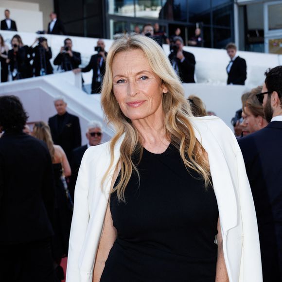 Estelle Lefébure - Montée des marches du film " Histoires de la nuit " lors du 79ème Festival International du Film de Cannes, le 22 mai 2026. 

© Olivier Borde / Bestimage