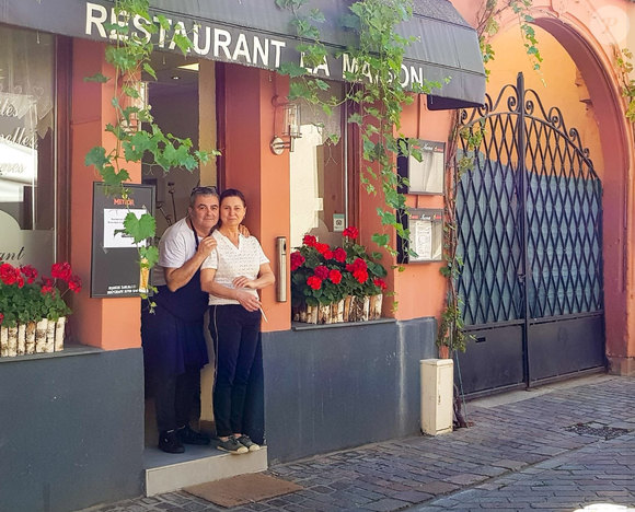 Située à Obernai, la winstub "La Maison" était devenue un repaire prisé par de nombreuses célébrités.

Le restaurant "La Maison" à Obernai, prisé par les stars, ferme ses portes.