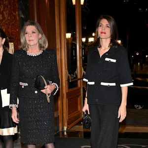La princesse Caroline de Hanovre (La princesse a troqué sa chevelure argenté contre un blond cendré), Charlotte Casiraghi lors de la cérémonie de proclamation de l'édition 2024 des Prix de la Fondation Prince Pierre à l'opéra Garnier à Monaco, le 8 octobre 2024. 
© Bruno Bebert / Bestimage