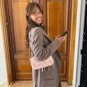 Alya, la fille de Karine Le Marchand.