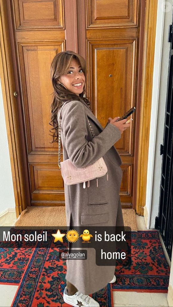 Alya, la fille de Karine Le Marchand.