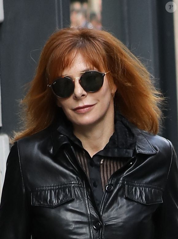 Mylène Farmer lors des obsèques de Jean Rochefort en l'église Saint-Thomas d'Aquin à Paris.
Bestimage