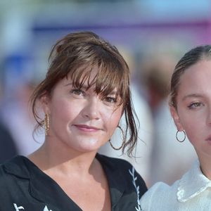 Emma De Caunes et sa fille Nina Blanc-Francard assistent à la cérémonie de clôture du 48e Festival du cinéma américain de Deauville, le 10 septembre 2022 à Deauville, en France. Photo de Franck Castel/ABACAPRESS.COM
