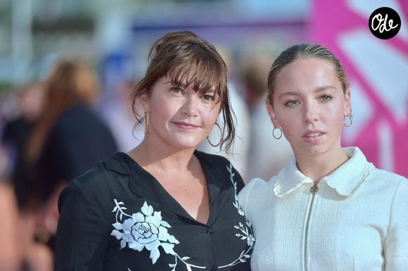 Emma De Caunes et sa fille Nina Blanc-Francard assistent à la cérémonie de clôture du 48e Festival du cinéma américain de Deauville, le 10 septembre 2022 à Deauville, en France. Photo de Franck Castel/ABACAPRESS.COM