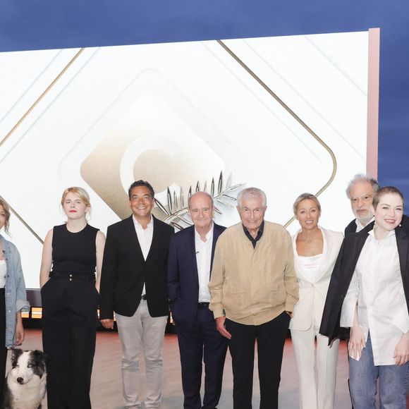 Laura Martin-Contini, le chien Messi, Zaho de Sagazan, Patrick Cohen, Pierre Lescure, Claude Lelouch, Anne-Sophie Lapix, Raphael Mezrahi, Emilie Dequenne, Anne-Elisabeth Lemoine  sur le plateau de l'émisson "C à vous" lors du 77ème Festival International du Film de Cannes le 15 mai 2024. © Jack Tribeca / Bestimage