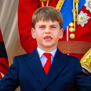 Le prince Louis lors de son apparition sur le balcon du palais de Buckingham pour assister au défilé aérien lors de la cérémonie Trooping the Colour 2025, marquant l'anniversaire officiel du monarque à Londres, Royaume-Uni. © Mischa Schoemaker/ABACA