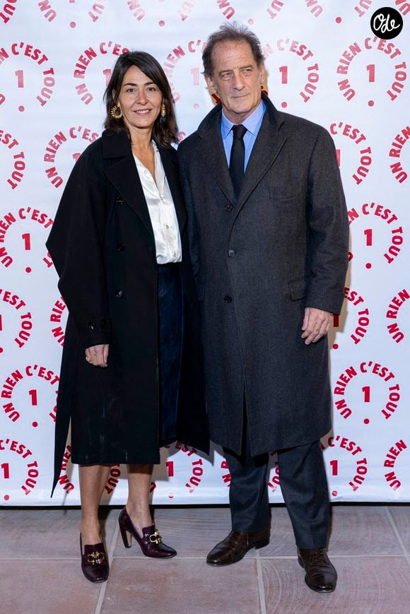 Cécile Duffau (fondatrice de l'association Un rien c'est tout) et son compagnon Vincent Lindon (parrain de l'association) au photocall des invités au dîner de gala de l'association "Un rien c'est tout" au musée de l'armée aux Invalides à Paris le 7 mars 2024.©Bestimage