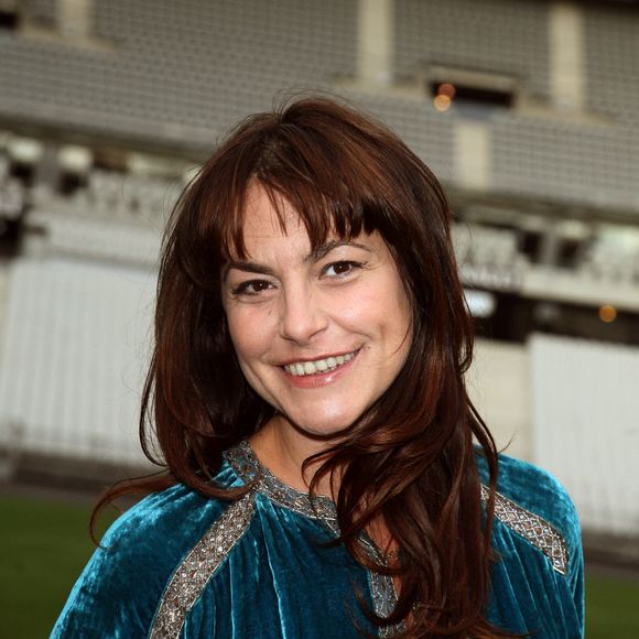 La chanteuse Lio pose au Stade de France le 30 novembre 2007 à Saint-Denis, France pour promouvoir son concert au Stade de France le 17 mai 2008. Photo par Denis Guignebourg/ABACAPRESS.COM
