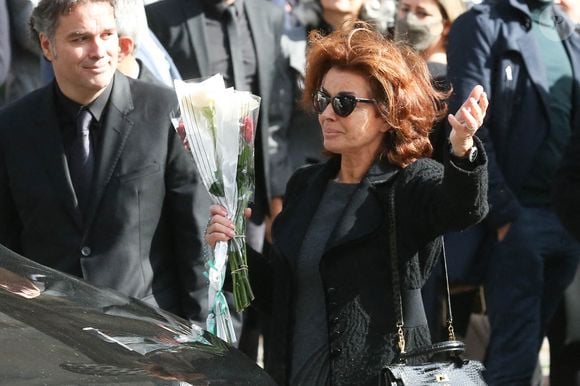 L'épouse de Bernard Tapie, Dominique Tapie, lors de la messe d'hommage au magnat français Bernard Tapie à l'église Saint Germain des Prés à Paris, France, le 6 octobre 2021. Les obsèques auront lieu le 8 octobre à la cathédrale de la Major, à Marseille. Bernard Tapie est décédé des suites d'un cancer à l'âge de 78 ans. Photo par Jerome Domine/ABACAPRESS.COM