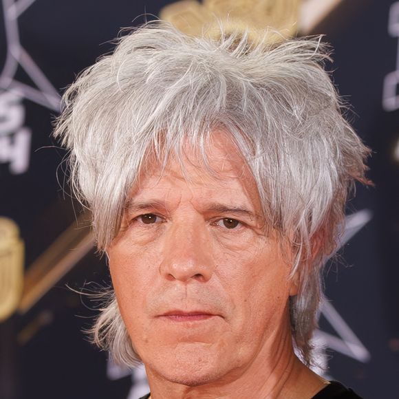 Nicolas Sirkis, du groupe Indochine, assiste à la 26e cérémonie des NRJ Music Awards au Palais des Festivals, le 1er novembre 2024 à Cannes, en France. Photo : Anne Barson/Abaca