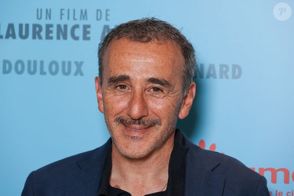 Elie Semoun assiste à l'avant-première du film 'La Famille Hennedricks' au Cinéma Pathe Beaugrenelle le 18 juin 2024 à Paris, France. Photo par Nasser Berzane/ABACAPRESS.COM
