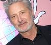 Lors de l'enterrement de leur ami Philippe Gildas, Antoine de Caunes a fait une blague à son acolyte.

Antoine De Caunes - 3ème prix Gotlib recompensant la BD Humoristique créé par Ariane Gotlieb en 2023 à Paris.
Le 12 avril 2025.
© Cedric Perrin / Bestimage