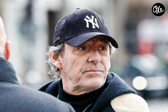 Sur le plateau de "Quelle époque !" sur France 2, il avait également parlé d'un "trou béant"

Jean-Luc Reichmann  à la cérémonie religieuse en hommage à Rolland Courbis à l’église de la Madeleine à Paris, en France, le 14 janvier 2026. © Jacovides-Moreau/Bestimage