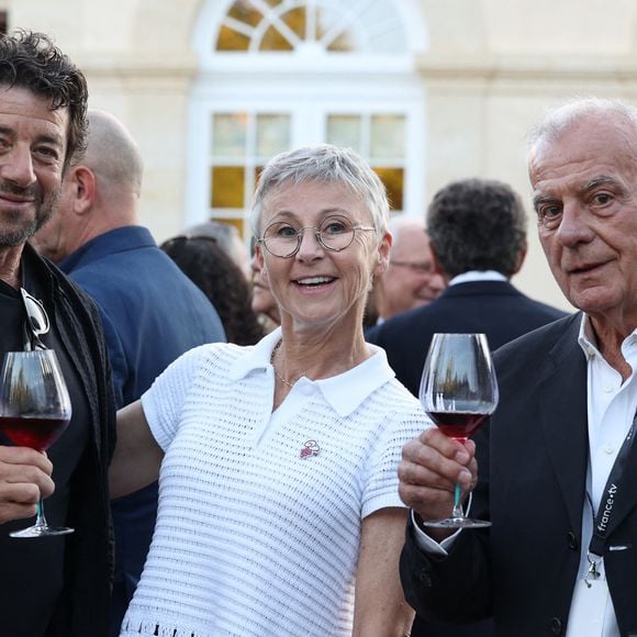 Patrick Bruel (invité d'honneur), Véronique Hombroekx directrice générale des vins de marque Baron Philippe de Rothschild et Jean-Claude Bordes - Cérémonie d'ouverture du Festival International du Film de Pauillac au Château d'Armailhac à Pauillac le 8 juillet 2025. © Jean-Marc Lhomer/Bestimage