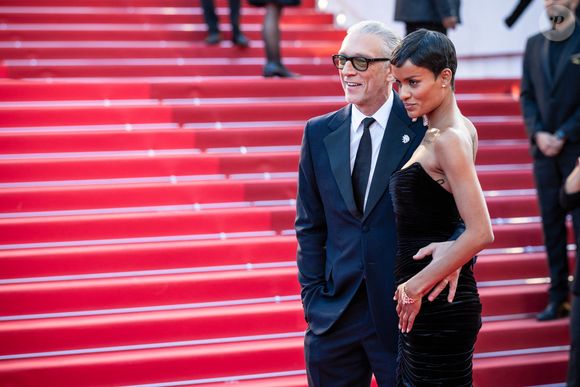 Narah Baptista et son compagnon Vincent Cassel (Montre Audemars Piguet) - Montée des marches du film " Histoires parallèles " lors du 79ème Festival International du Film de Cannes, le 14 mai 2026. © Jacovides-Moreau / Bestimage