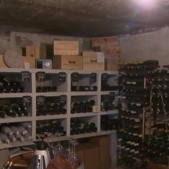 Michel Drucker dévoile des images de la maison de Mimie Mathy située à Vaison-la-Romaine dans l'émission Vivement dimanche le 9 février 2025 sur France 3.