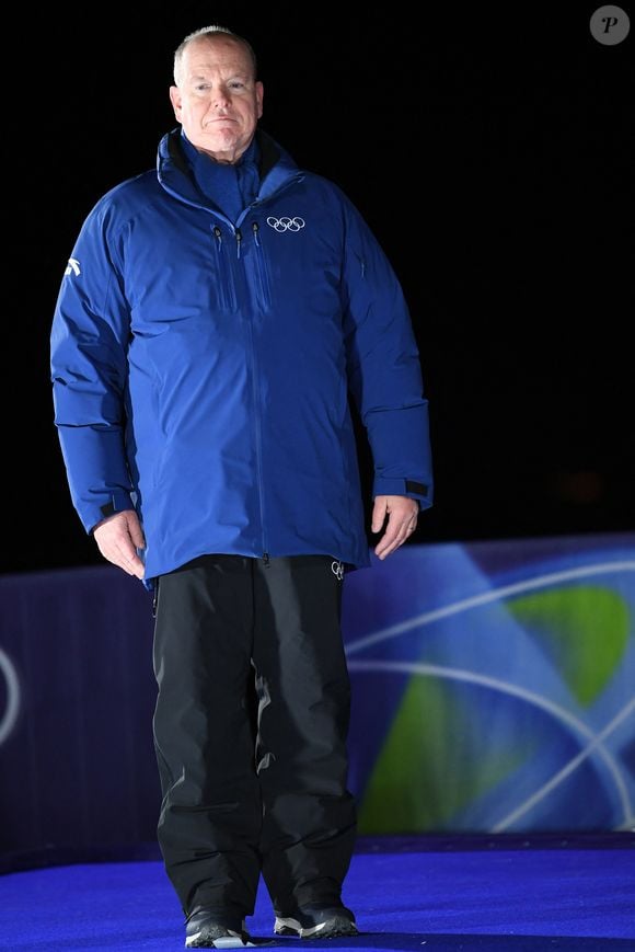 Le prince Albert et la princesse Charlène de Monaco et leurs enfants, le prince Jacques de Monaco et la princesse Gabriella de Monaco assistent à la remise des prix de l'équipe mixte de skeleton lors des jeux olympiques d'hiver de Milan-Cortina 2026 le 15 février