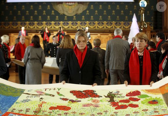 La princesse Stéphanie de Monaco et sa fille Camille Gottlieb assistent au déploiement des courtepointes à l'occasion de la journée mondiale de lutte contre le SIDA avec Fight Aids Monaco au musée océanographique de Monaco le 1er décembre 2025. @Jean-François Ottonello / Nice Matin / Bestimage