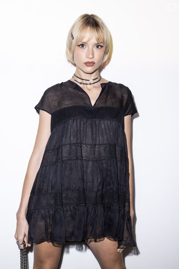 "J’ai un goût pour le design, j’adore chiner. Je kiffe l’Art déco, les sièges Paulin..."

Angele - Photocall du défilé de mode Femmes prêt-à-porter automne-hiver 2024/2025 "Chanel" lors de la fashion week de Paris.

© Olivier Borde / Bestimage