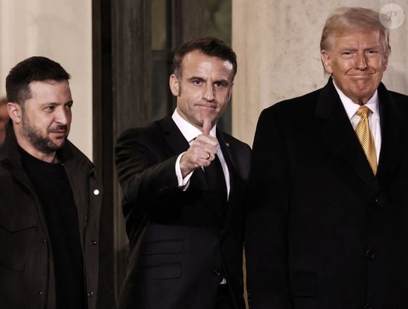 Le président français Emmanuel Macron recoit le président américain élu Donald Trump et le président ukrainien Volodymyr Zelenskiy au palais de l'Élysée après une réunion trilatérale dans le cadre des cérémonies de réouverture de la cathédrale Notre-Dame de Paris, cinq ans et demi après l'incendie, à Paris, France, le 7 décembre 2024. © Stéphane Lemouton/Bestimage