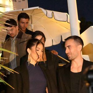 Antoine Dupont et l ex Miss France Iris Mittenaere au photocall du Grand Dîner en toute intimité avec Dadju sur la plage de l'hôtel Carlton en marge du 78ème Festival International du Film de Cannes, France, le 17 mai 2025. © Lionel Urman/Bestimage
