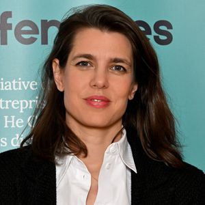Devant les diplômés, elle a prononcé un discours dont le contenu n’a pas été rendu public.

Charlotte Casiraghi a été invitée au 4eme Speed Mentoring, organisé à l'hôtel Columbus à Monaco à l'initiative de SheCanHeCan (SCHC) et l’association des femmes chefs d’entreprises de Monaco (AFCEM), le 5 mars 2025.
La fille de la princesse Caroline de Hanovre a été accueillie par Vibeke Brask Thomsen, fondatrice et directrice de SheCanHeCan et Johanna Houdrouge, présidente de l’AFCEM. Cette manifestation annuelle permet aux jeunes filles dès 11 ans et aux jeunes femmes jusqu’à 25 ans de rencontrer des actives, cheffes de sociétés ou occupant des postes à responsabilités. Une quarantaine de jeunes filles et femmes ont pu échanger avec leurs aînées en poste en Principauté. Le but est d’orienter professionnellement ou de susciter des vocations. Du côté des mentors, une vingtaine de femmes évoluant dans plusieurs secteurs privés étaient présentes aux côtés d’autres du secteur public, telles que Céline Cottalorda, déléguée interministérielle pour le Comité droits des femmes, Elodie Kheng, chef de cabinet du ministre d’Etat, Marine Hugonnet-Grisoul, conseillère nationale, ou encore Marina Ceyssac, haut-commissaire à la protection des droits, des libertés et à la médiation. © Bruno Bebert / Bestimage