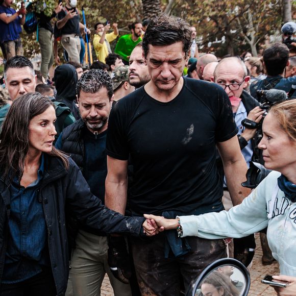 Inondations meurtrières dans le Sud de l'Espagne: le roi Felipe VI, la reine Letizia d’Espagne et la Premier Ministre Pedro Sanchez accueillis au cri d’« assassins ! » par une foule en colère