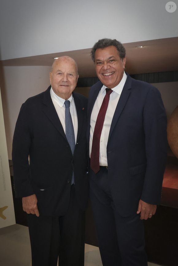 Marc Ladreit de Lacharrière, Emmanuel Kasarhérou (président du musée du Quai Branly) - Marc Ladreit de Lacharrière est nommé mécène d'honneur du 20ème anniversaire du musée du quai Branly à Paris le 13 avril 2026. © Jack Tribeca / Bestimage