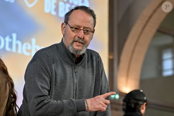 Jean Reno assistant à la 164e Vente des Vins des Hospices de Beaune à Beaune, France, le 17 novembre 2024. Photo de Julien Reynaud/APS-Medias/ABACAPRESS.COM