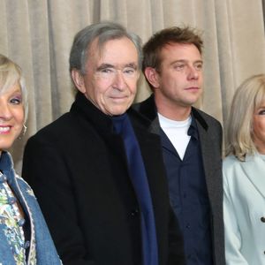 Hélène Arnault, Bernard Arnault, Jonathan Anderson (Dir. Artistique) et Brigitte Macron posent à la suite du Défilé de Mode Christian Dior, Collection Haute Couture Printemps/Été 2026, dans le cadre de la Fashion Week de Paris, France, le 26 Janvier 2026.

© Bertrand Rindoff / Bestimage