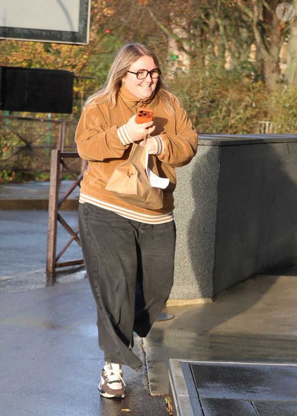 Une mise au point importante

Exclusif - Lola Dubini - Célébrités se rendent aux studios de Europe 1 à Paris le 19 Novembre 2025. © Agence / Bestimage