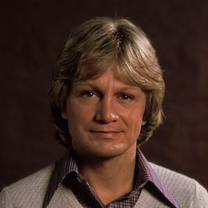 En France, Claude François posant en studio en février 1976. (Jean Lenoir via Bestimage).