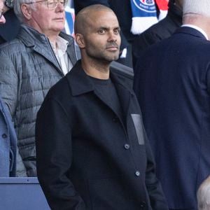Tony Parker - Célébrités dans les tribunes lors du match retour de la Ligue Des Champions 2024-2025 (LDC) "PSG - Arsenal" (2-1) au Parc des Princes à Paris le 7 mai 2025. © Cyril Moreau/Bestimage