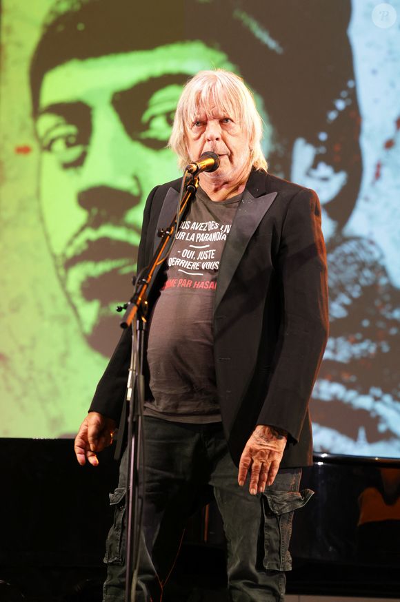 Malgré les inquiétudes autour de sa santé, Renaud est apparu souriant et très entouré sur scène.

Le chanteur Renaud (Renaud Séchan) - Les amis musiciens de Renaud ont donné un concert à la Mairie du 13ème à Paris le 5 septembre 2024. © Coadic Guirec/Bestimage