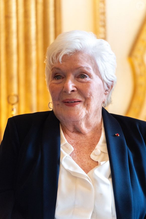 Portrait en gros plan de Line Renaud lors de la réception au Ministère de la Culture, Line Renaud a remis au Ministre la lettre par laquelle elle faisait don de ses archives à l'Etat. Certaines pièces ont été exposées dans des vitrines pour l'occasion à Paris, France, le 12 mai 2025. Photo par Alexis Jumeau/ABACAPRESS.COM