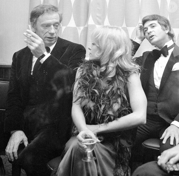 C'est un conflit entre ses héritiers et la municipalité qui a retardé l'héritage 
Yves Montand, Nathalie Delon et Jean Claude Brialy lors de la présentation du film "César et Rosalie" e 1972 au Casino de Charbonnière-Les-Bains. Photo APS-Medias/ABACAPRESS.COM
