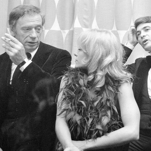C'est un conflit entre ses héritiers et la municipalité qui a retardé l'héritage 
Yves Montand, Nathalie Delon et Jean Claude Brialy lors de la présentation du film "César et Rosalie" e 1972 au Casino de Charbonnière-Les-Bains. Photo APS-Medias/ABACAPRESS.COM