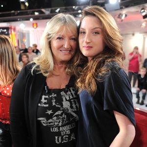 Charlotte de Turckheim et sa fille Julia Piaton lors de l'enregistrement de l'émission "Vivement dimanche". © Guillaume Gaffiot /Bestimage