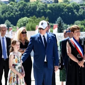 Le prince Albert II de Monaco, la princesse Charlène de Monaco, le prince Jacques de Monaco, marquis des Baux, et la princesse Gabriella de Monaco, comtesse de Carladès, ont été accueillis à Vic-sur-Cère, dans le Cantal, en France, le 9 juillet 2025. © Bruno Bebert/Bestimage