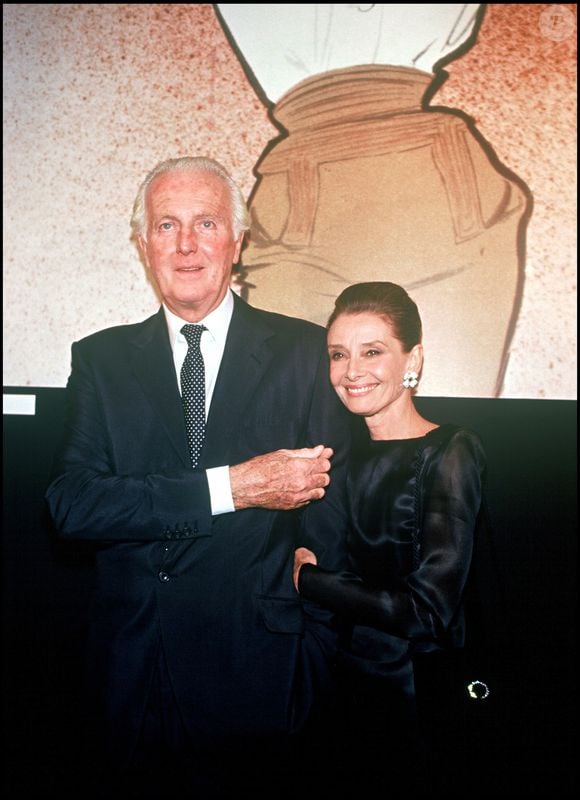 Les créations d'Hubert de Givenchy ont été popularisées par son égérie Audrey Hepburn

Archives - Le couturier Hubert de Givenchy et Audrey Hepburn en 1991.