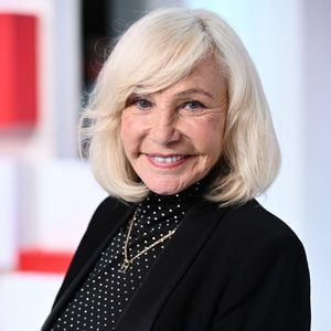 Si, par la suite, elle a pu accueillir une petite Émilie avec Jean Vidal, Michèle Torr s’est inquiétée pour la santé de son fils de 59 ans, touché par une sclérose en plaques depuis vingt ans.

Exclusif - Michele Torr - Enregistrement de l'émission Vivement dimanche au studio Gabriel, présentée par M.Drucker et diffusée sur France 3 le 8 octobre 2023. © Guillaume Gaffiot / Bestimage