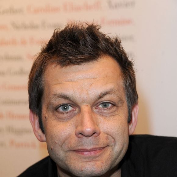 Laurent Mariotte signant des exemplaires de son livre lors du Salon du Livre de Paris qui s'est tenu au Parc des Expositions, Porte de Versailles à Paris, France, le 19 mars 2011. Photo par Nicolas Briquet/ABACAPRESS.COM