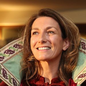 Anne-Claire Coudray lors de la fête de la fleur et l'intronisation de personnalités commandeurs et ambassadeurs par la Commanderie du Bontemps au Château Smith Haut Lafitte à Martillac le 27 avril 2023.



© Fabien Cottereau / Patrick Bernard / Bestimage