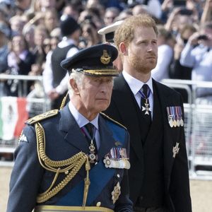 Le prince Harry et le roi Charles se sont retrouvés à Clarence House après 19 mois sans se voir.

Le roi Charles III d'Angleterre, le prince Harry, duc de Sussex - Procession cérémonielle du cercueil de la reine Elisabeth II du palais de Buckingham à Westminster Hall à Londres
© Backgrid UK/ Bestimage