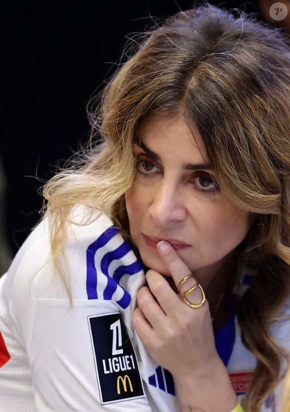 Julie Zenatti - Conférence de presse de la nouvelle édition du Foot-Concert organisé par le Réseau A.Ma.N.D./Huntington Avenir à la LDLC Arena à Lyon le 11 Novembre 2024. Cet événement solidaire unique en France rassemble le sport et la musique pour lutter contre les maladies neurodégénératives. © Dominique Jacovides/Bestimage