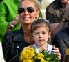 Nina apparaît régulièrement aux côtés de sa maman dans les événements officiels.

Adriana Karembeu Ohanian et sa fille Nina durant la première bataille de fleurs du Carnaval de Nice 2022, Roi des Animaux, place Masséna à Nice, le 13 février 2022. © Bruno Bebert/Bestimage
