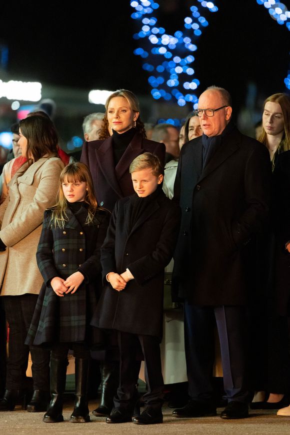 Les jumeaux étaient très soudés.

Mélanie-Antoinette de Massy, Le prince Albert II de Monaco, La princesse Charlène de Monaco, La princesse Gabriella de Monaco, comtesse de Carladès, Le prince Jacques de Monaco, marquis des Baux - La famille princière de Monaco lors de l'embrasement de la barque dans le cadre des célébrations de la Sainte-Dévote, Sainte Patronne de Monaco le 26 janvier 2024.

© Olivier Huitel / Pool Monaco / Bestimage